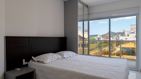 Apartamento de 3 habitaciones a 250m de la playa de Mariscal.