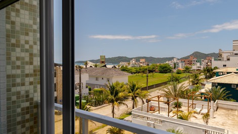 Apartamento de 3 habitaciones a 250m de la playa de Mariscal.