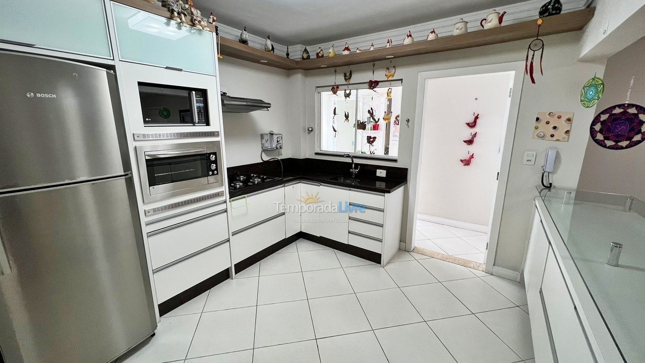 Apartamento para aluguel de temporada em Balneário Camboriú (Praia Central)