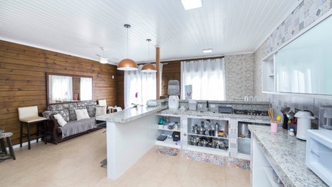 House with Pool with 3 bedrooms