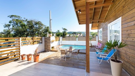 House with Pool with 3 bedrooms