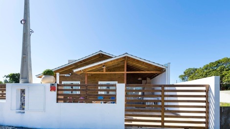 House with Pool with 3 bedrooms