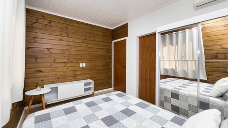 House with Pool with 3 bedrooms