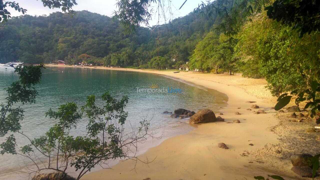 Apartamento para aluguel de temporada em Ubatuba (Praia das Toninhas)