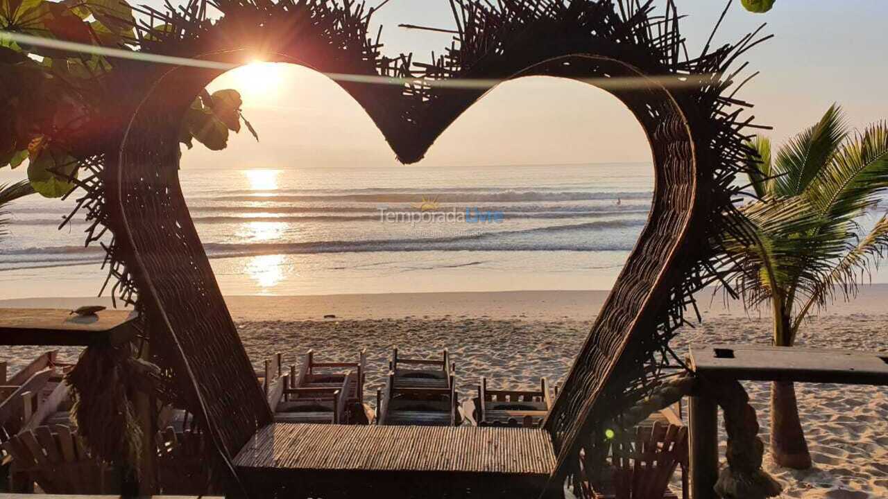 Apartamento para aluguel de temporada em Ubatuba (Praia das Toninhas)