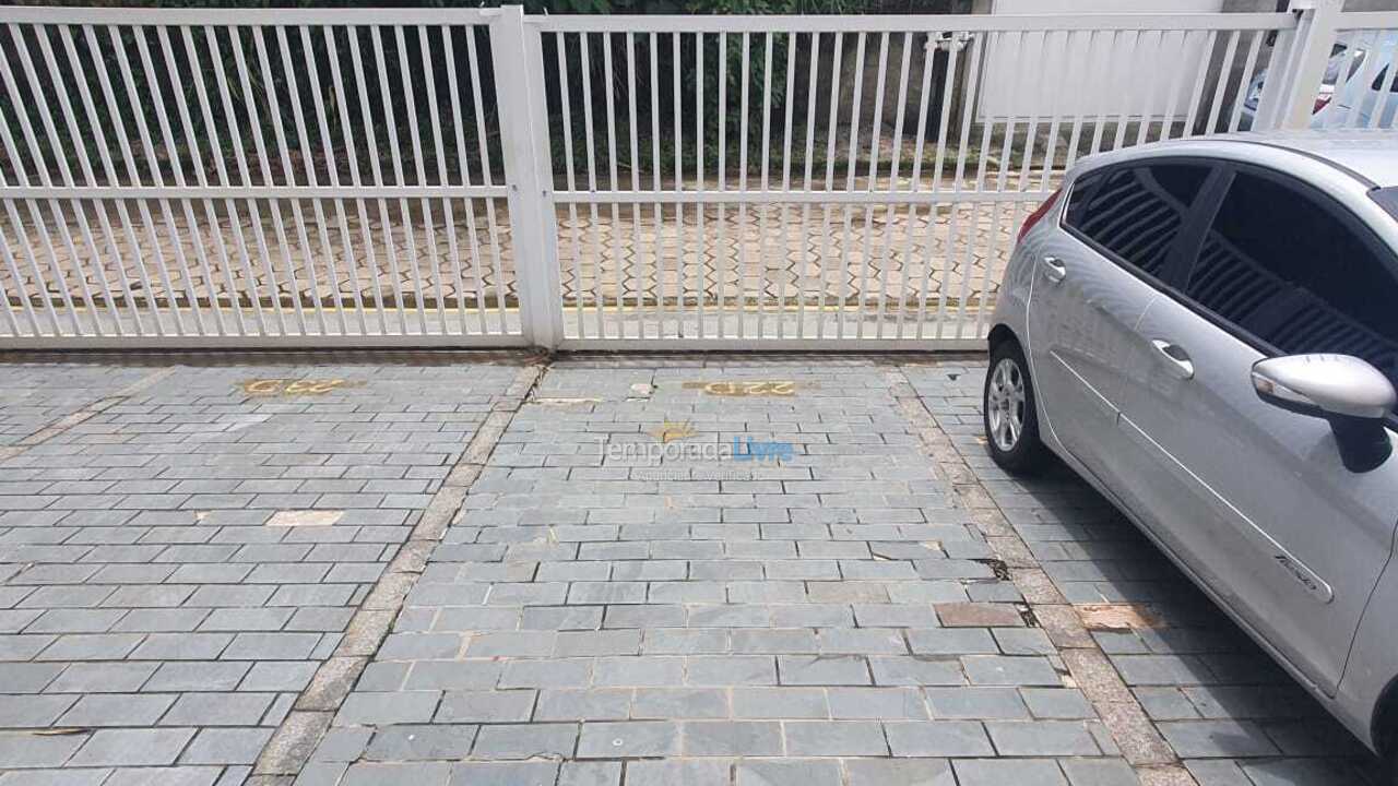 Apartamento para aluguel de temporada em Ubatuba (Praia das Toninhas)