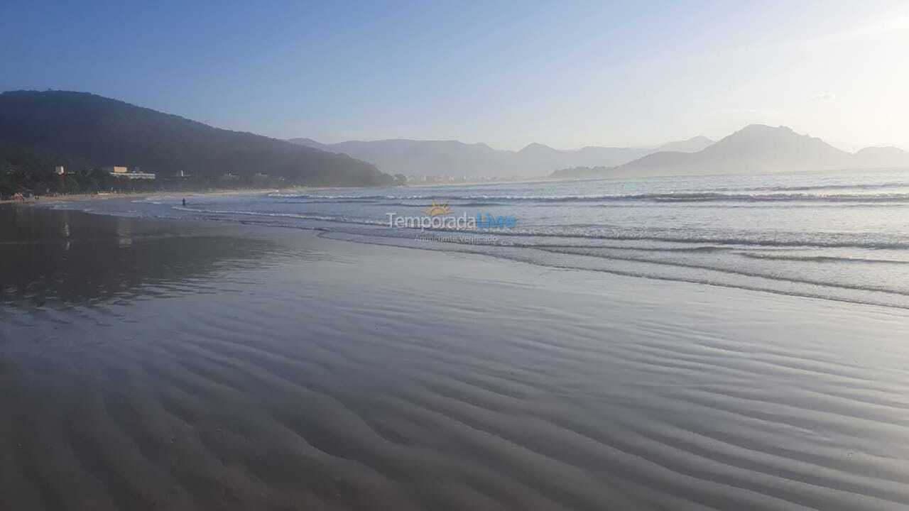 Apartamento para aluguel de temporada em Ubatuba (Praia das Toninhas)
