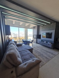 Cobertura de Alto padrão a 250m da praia do Mariscal