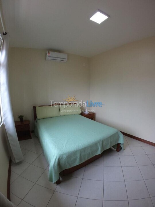 Casa para aluguel de temporada em Governador Celso Ramos (Palmas)