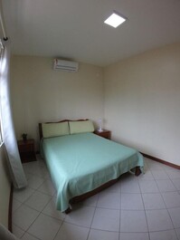 Excelente casa com piscina a poucos metros do mar. Perfeita para...