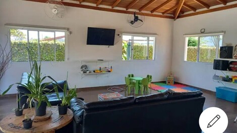 Casa de campo, en condominio cerrado, con toda la privacidad!