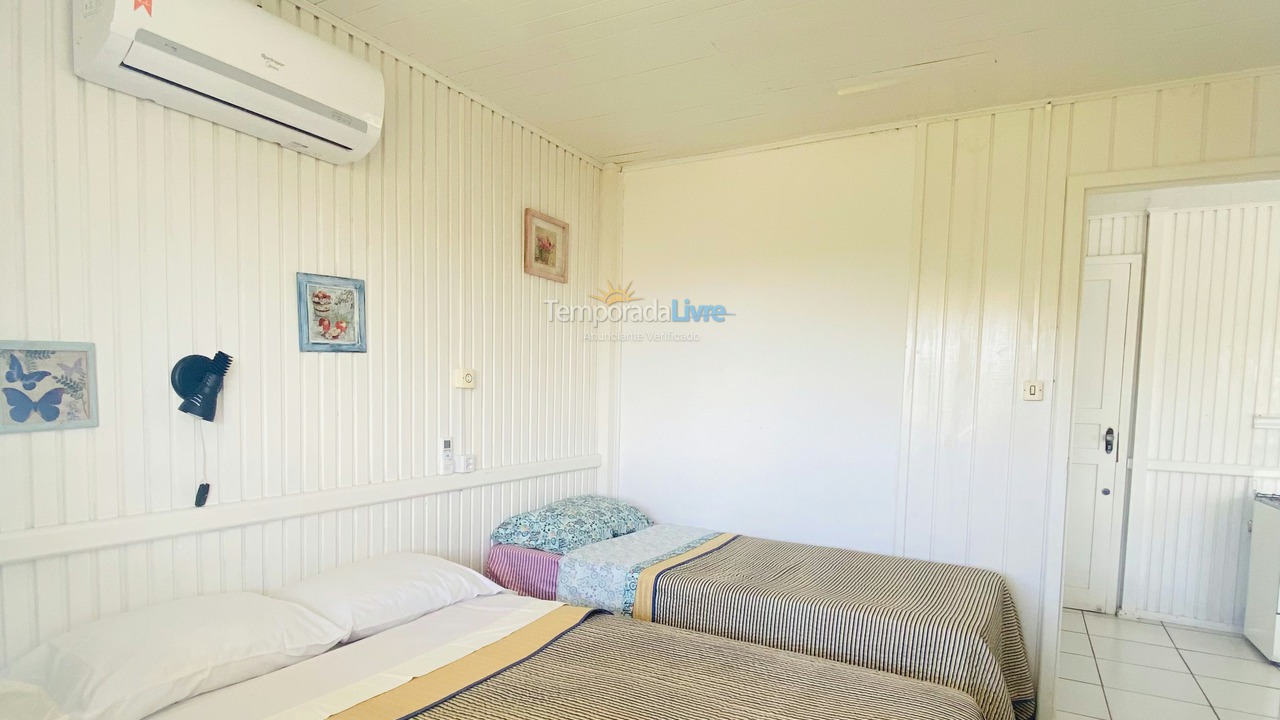 Casa para aluguel de temporada em Imbituba (Praia do Rosa)