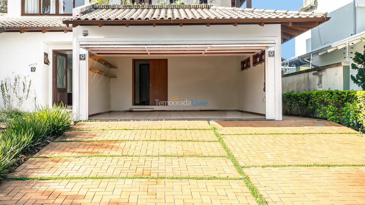 House for vacation rental in Florianopolis (Jurerê Internacional)