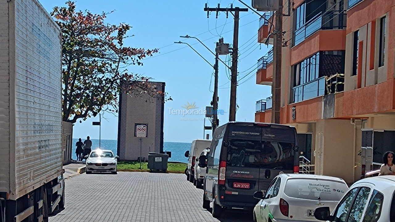 Apartamento para aluguel de temporada em Itapema (Meia Praia)