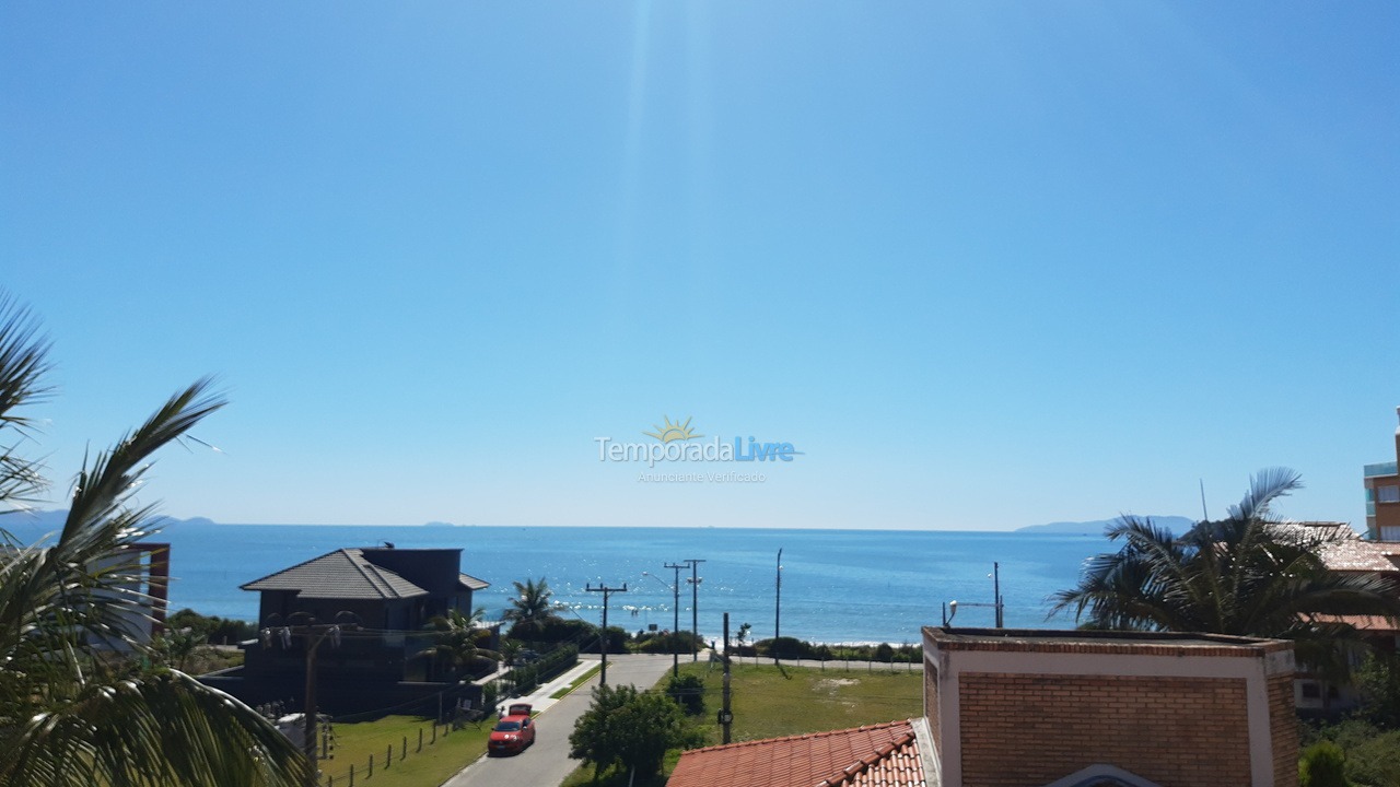 Apartamento para aluguel de temporada em Governador Celso Ramos (Praia de Palmas)