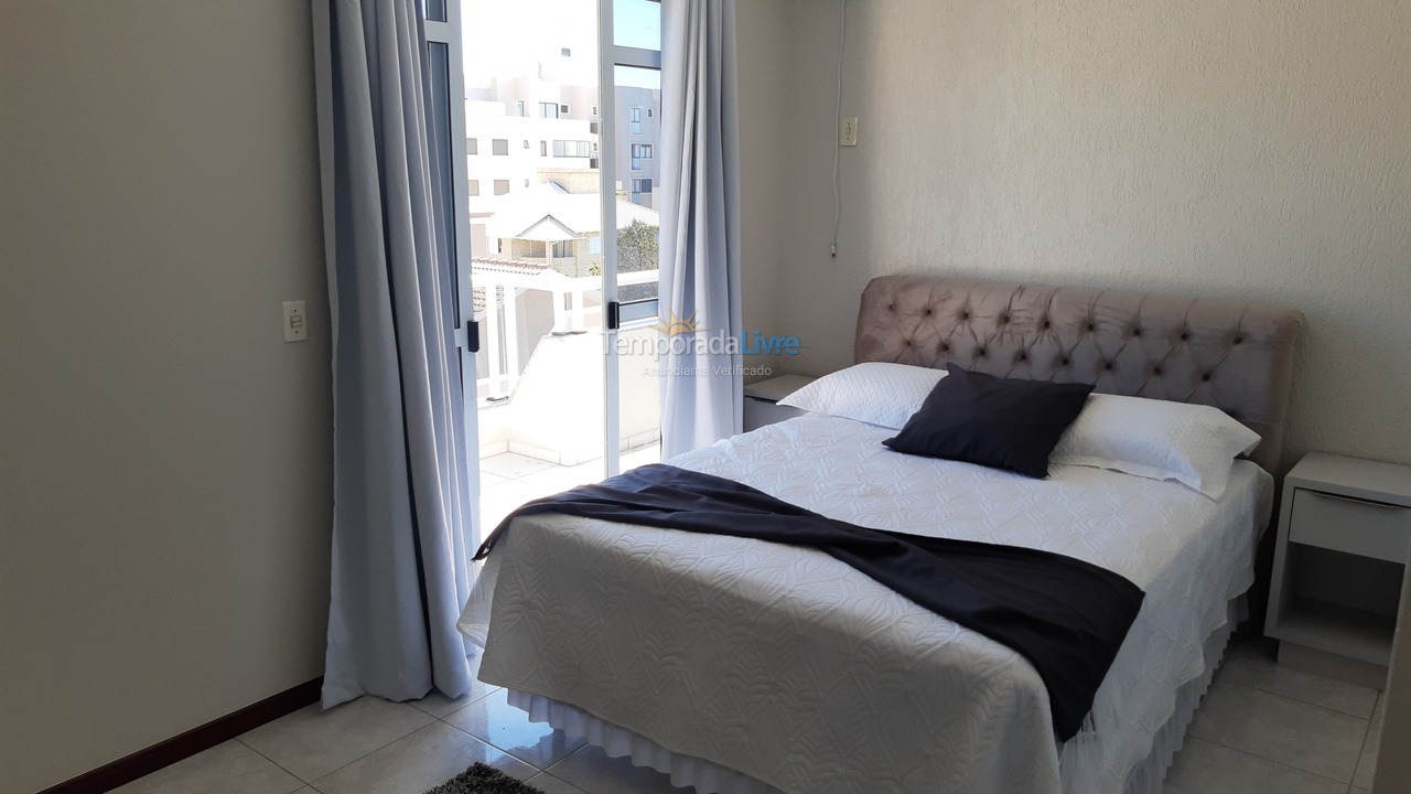 Apartamento para aluguel de temporada em Governador Celso Ramos (Praia de Palmas)