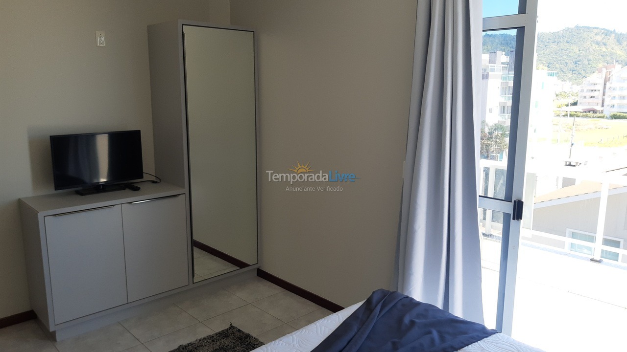 Apartamento para aluguel de temporada em Governador Celso Ramos (Praia de Palmas)