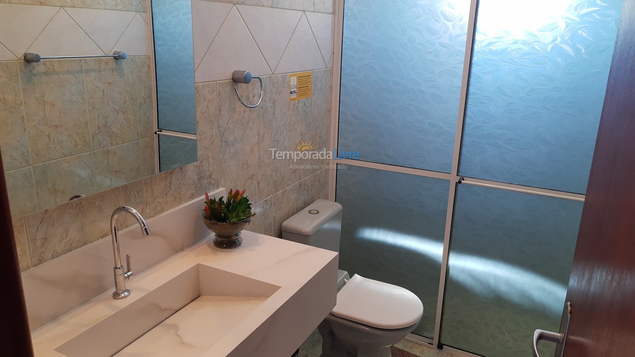 Apartamento para aluguel de temporada em Governador Celso Ramos (Praia de Palmas)