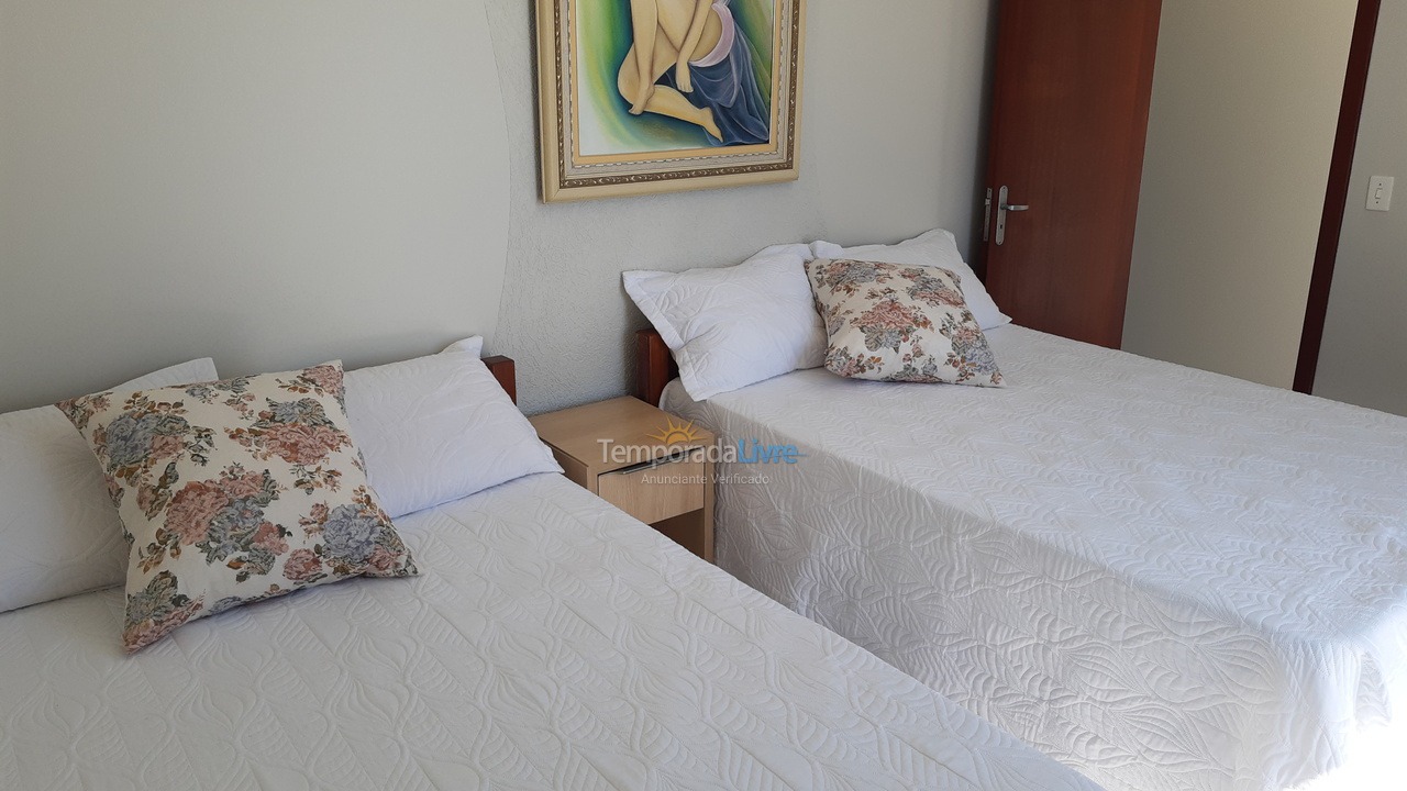 Apartamento para aluguel de temporada em Governador Celso Ramos (Praia de Palmas)