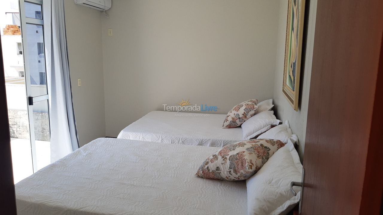 Apartamento para aluguel de temporada em Governador Celso Ramos (Praia de Palmas)