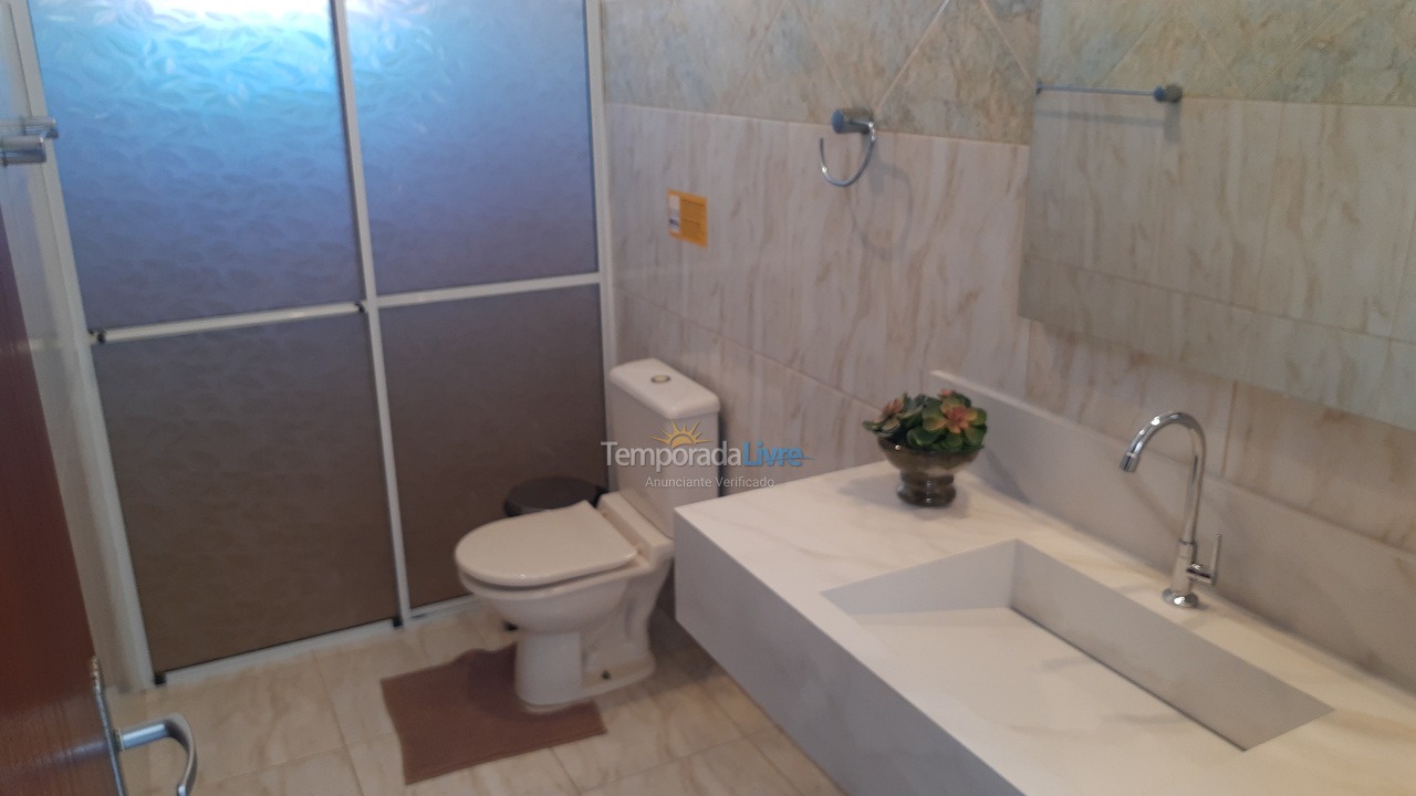 Apartamento para aluguel de temporada em Governador Celso Ramos (Praia de Palmas)