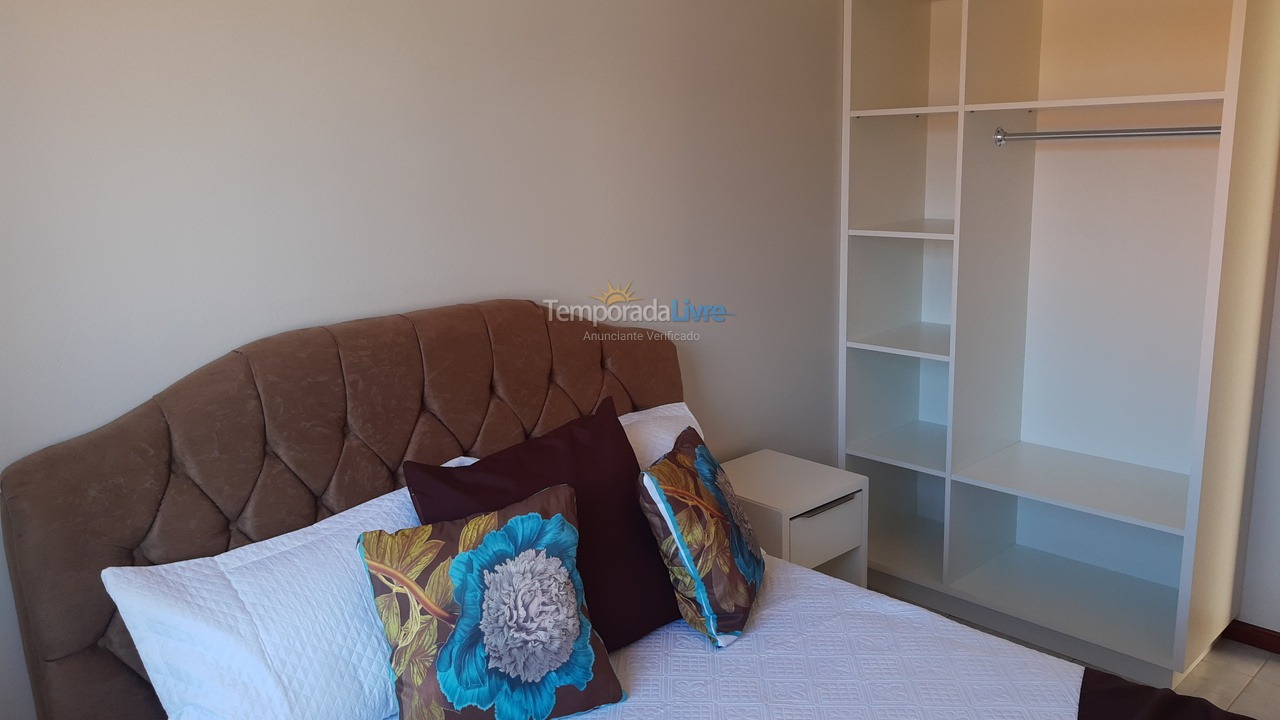 Apartamento para aluguel de temporada em Governador Celso Ramos (Praia de Palmas)