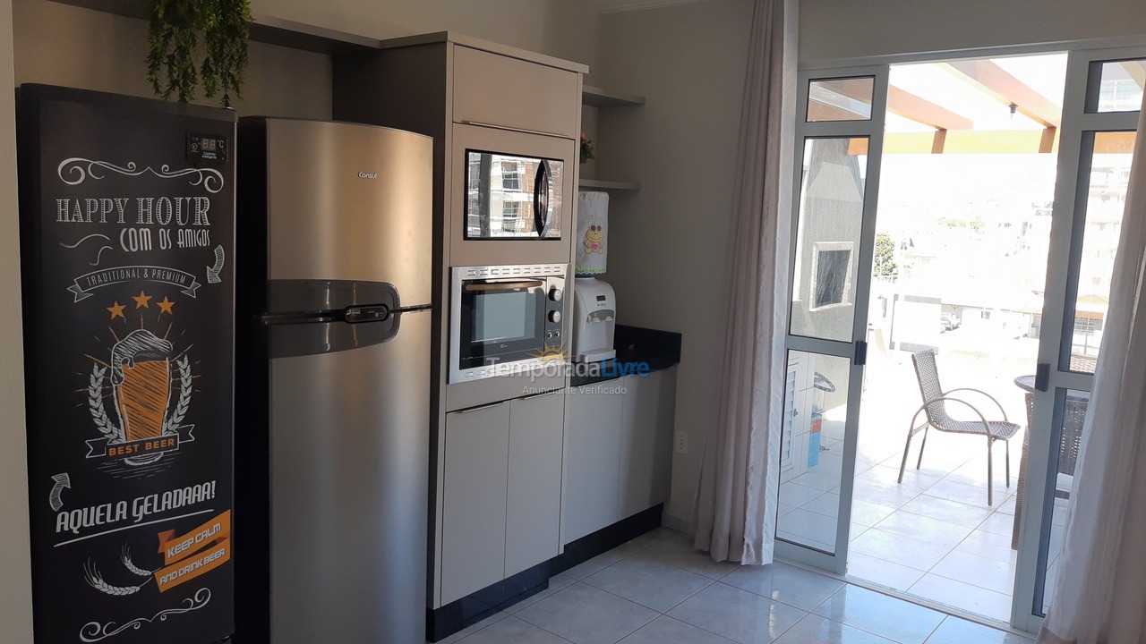 Apartamento para aluguel de temporada em Governador Celso Ramos (Praia de Palmas)