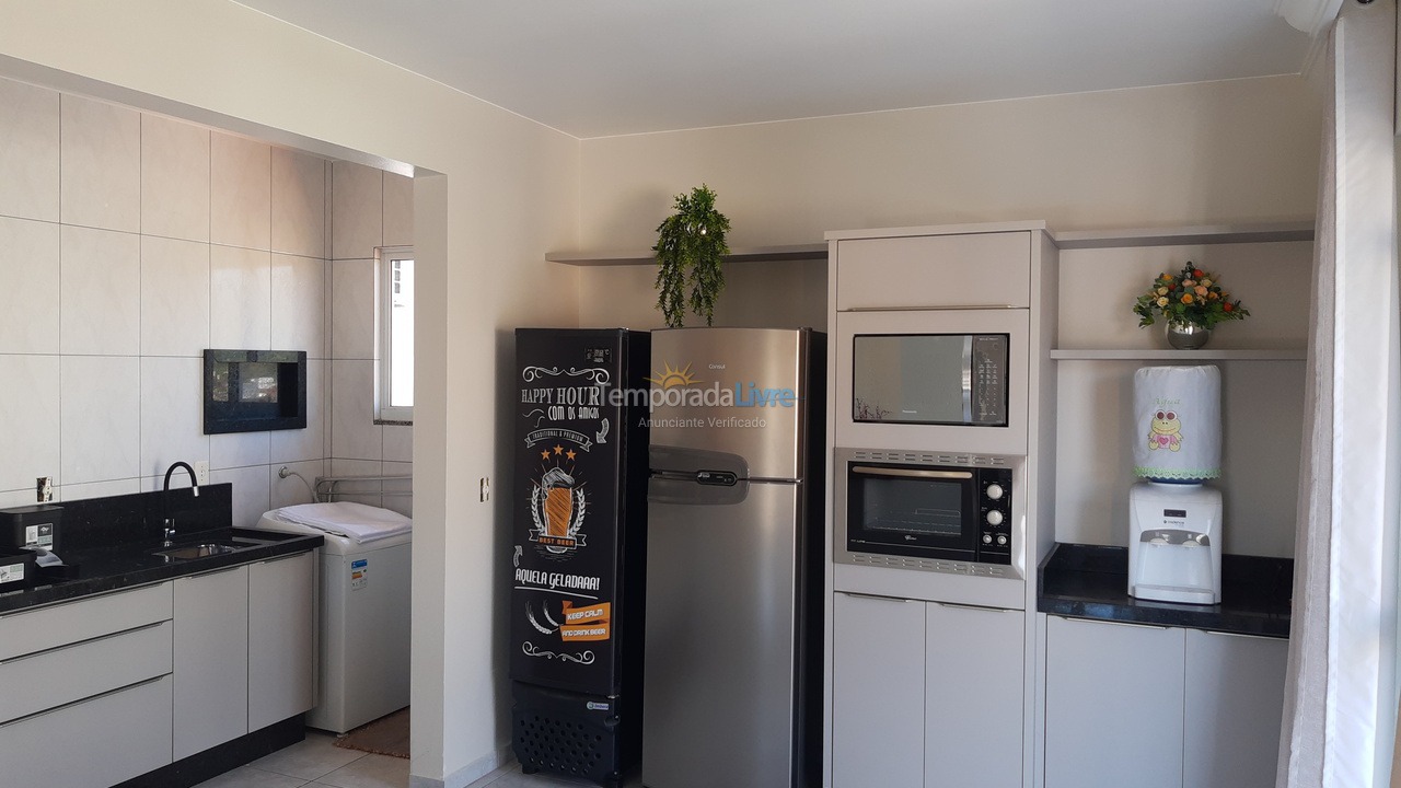 Apartamento para aluguel de temporada em Governador Celso Ramos (Praia de Palmas)