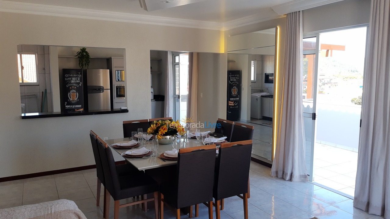 Apartamento para aluguel de temporada em Governador Celso Ramos (Praia de Palmas)