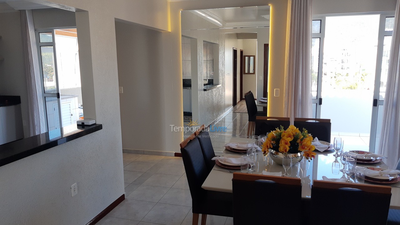 Apartamento para aluguel de temporada em Governador Celso Ramos (Praia de Palmas)