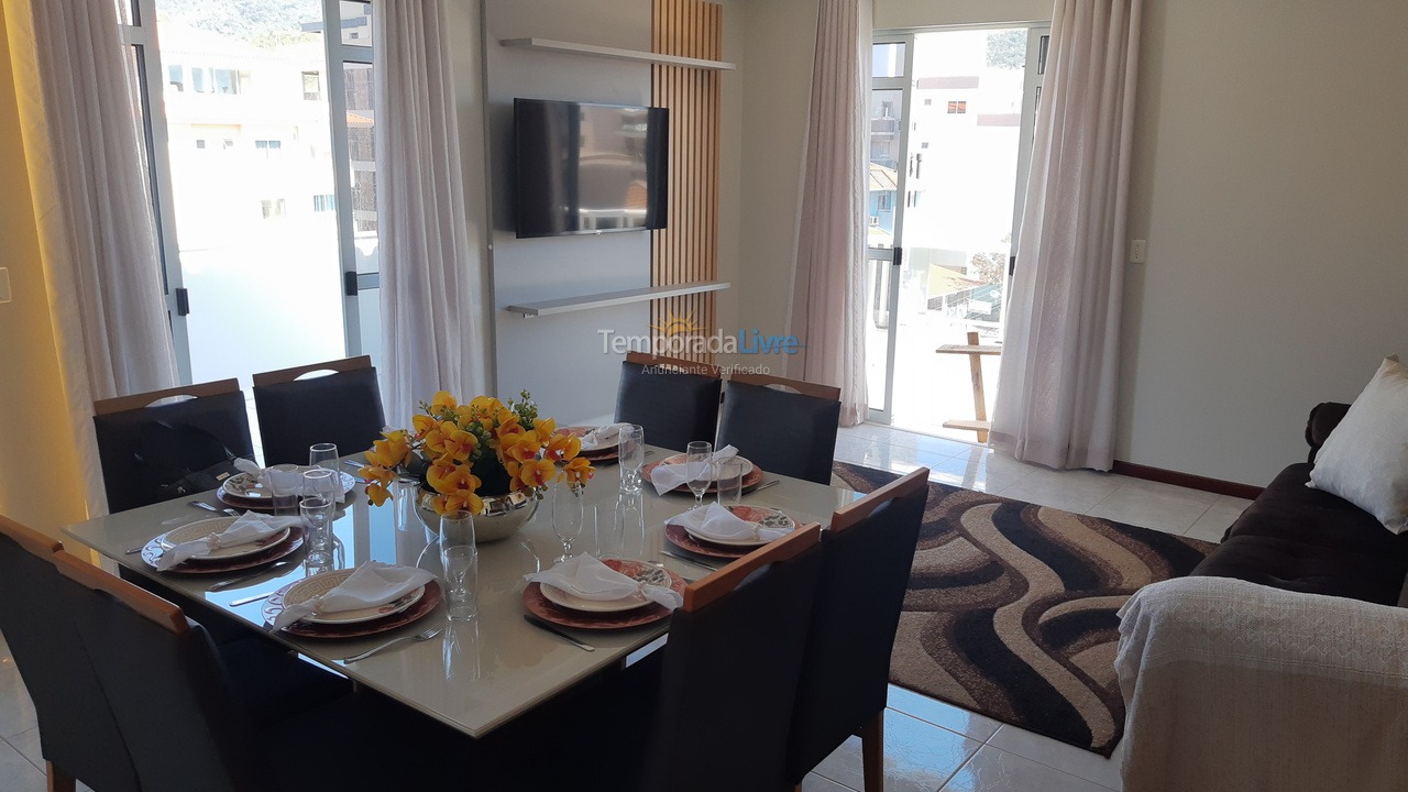 Apartamento para aluguel de temporada em Governador Celso Ramos (Praia de Palmas)