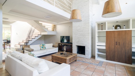 Mansão 150m ao mar Jurerê Internacional