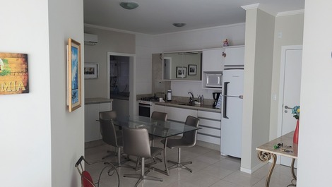 Sala de jantar e cozinha