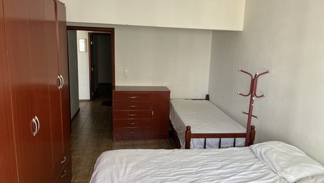 Apto 2 dormitórios centro BC com Wi-Fi e ar