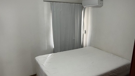 Apto 2 dormitórios centro BC com Wi-Fi e ar