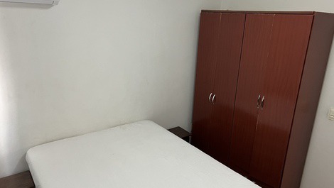 Apto 2 dormitórios centro BC com Wi-Fi e ar