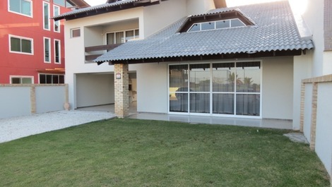 Casa 3 Quartos com linda vista para o mar.