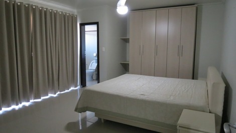 Casa 3 Quartos com linda vista para o mar.