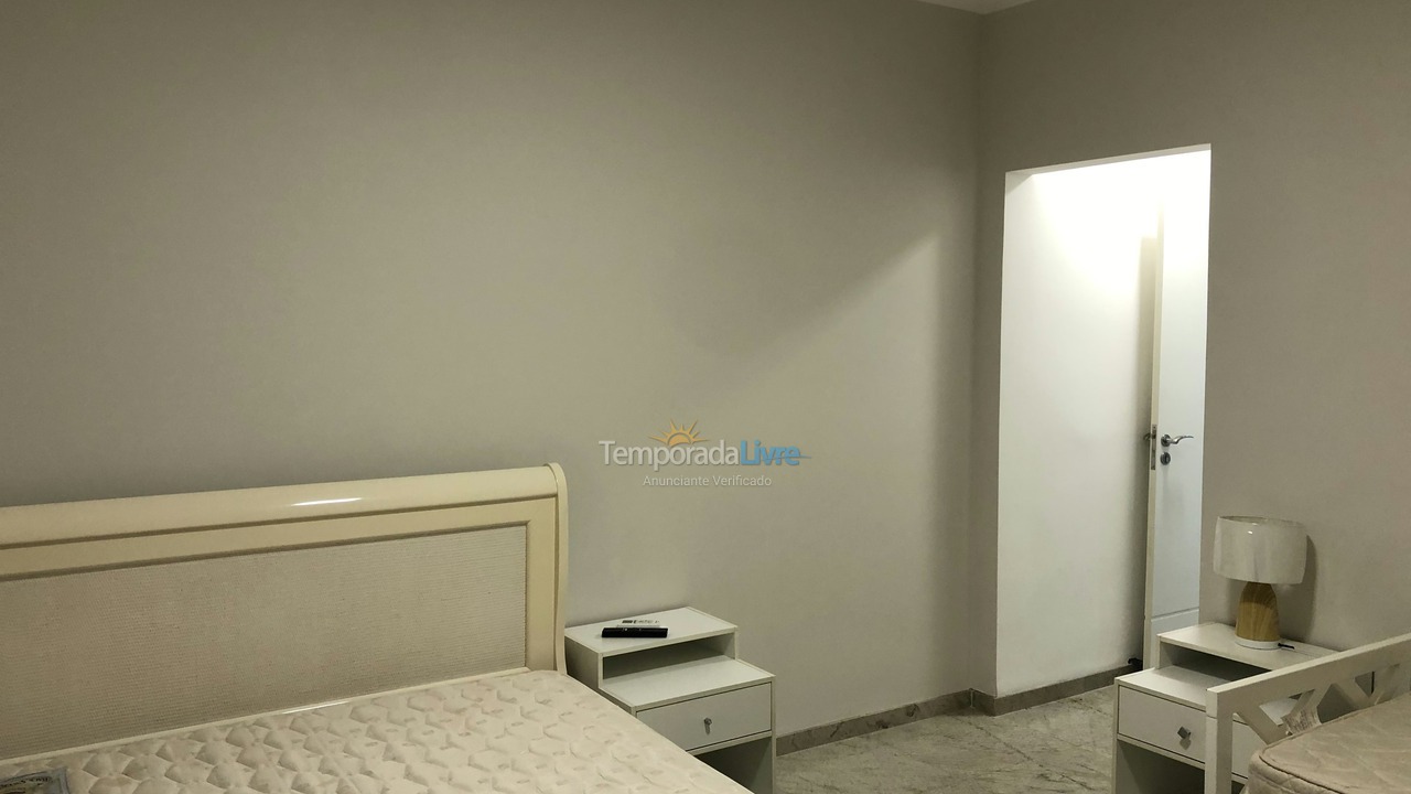 Apartamento para aluguel de temporada em Guarujá (Pitangueiras)