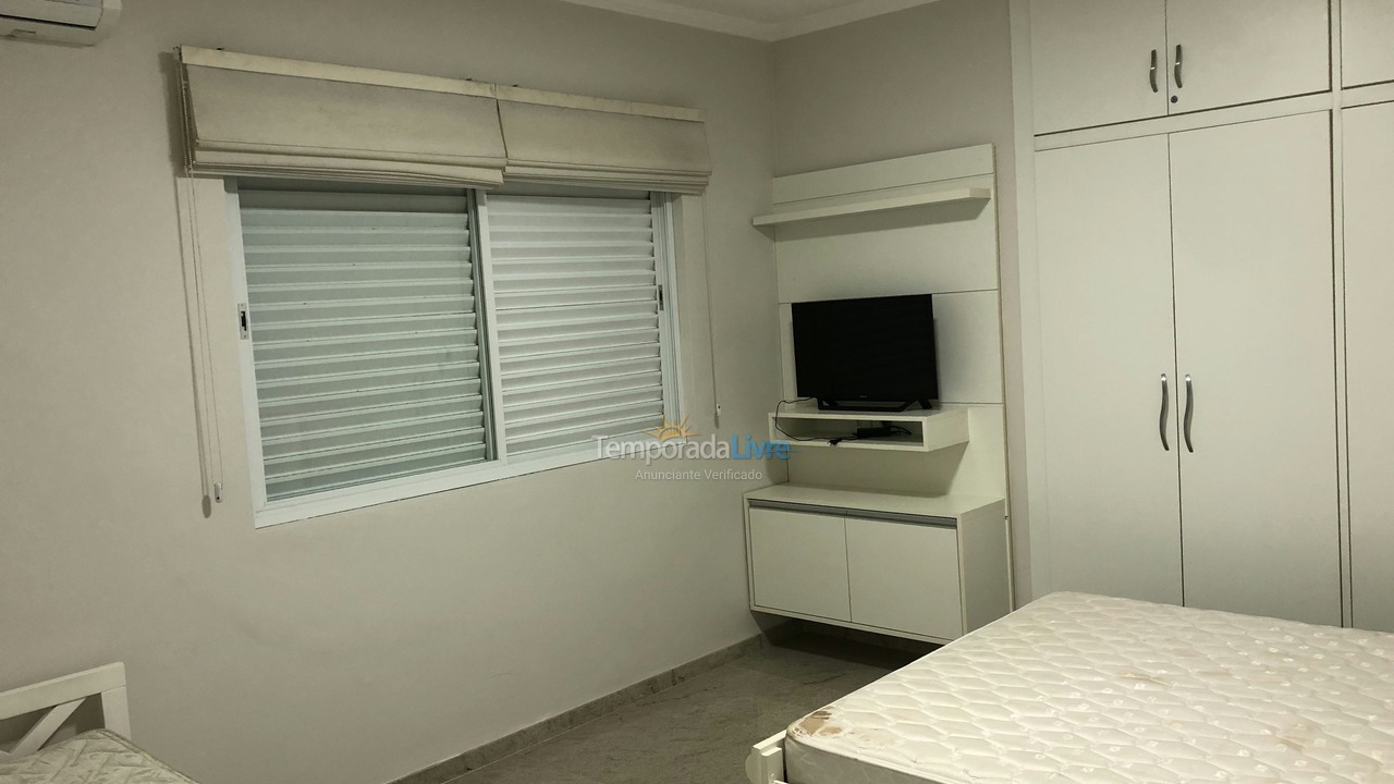 Apartamento para aluguel de temporada em Guarujá (Pitangueiras)