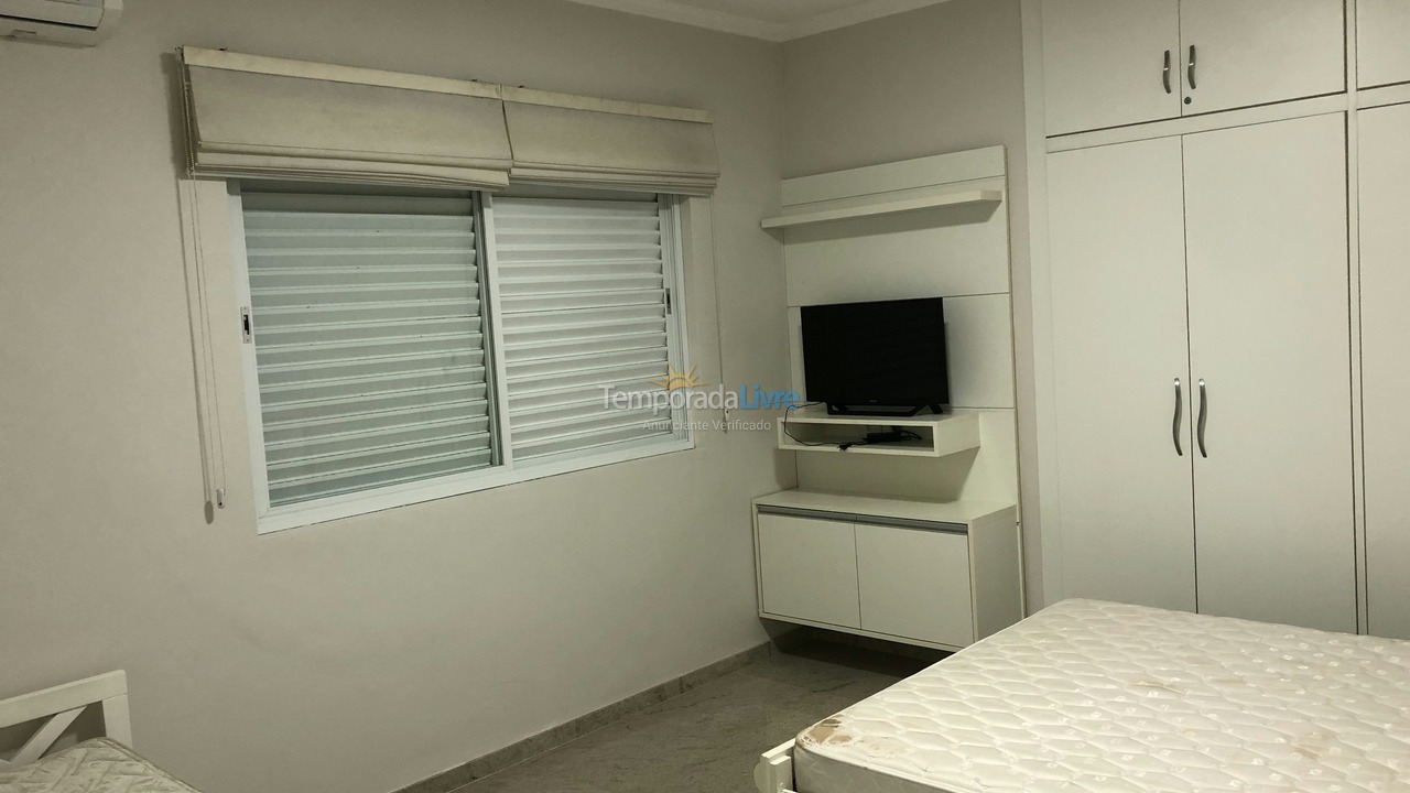 Apartamento para aluguel de temporada em Guarujá (Pitangueiras)