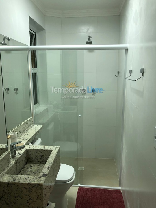 Apartamento para aluguel de temporada em Guarujá (Pitangueiras)