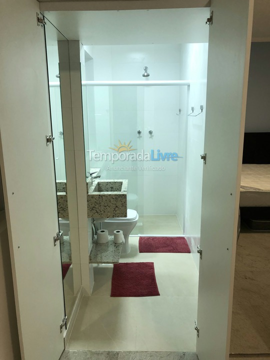 Apartamento para aluguel de temporada em Guarujá (Pitangueiras)