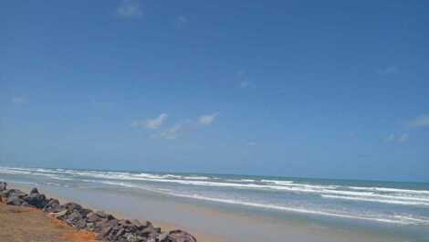 Casa de andar com 3/4 na praia da caueira a 200 m da areia