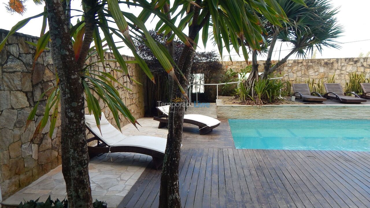 Apartamento para aluguel de temporada em Cabo Frio (Algodoal)