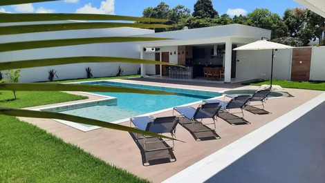 Casa alto padrão, p/ temporada 5Q com ar, no cond. outeiro da gloria.