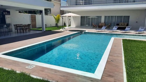 Casa alto padrão, p/ temporada 5Q com ar, no cond. outeiro da gloria.