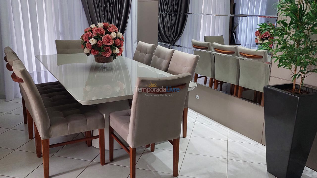 Apartamento para aluguel de temporada em Itapema (Meia Praia)