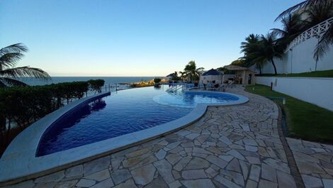Uma das 5 piscinas disponiveis 