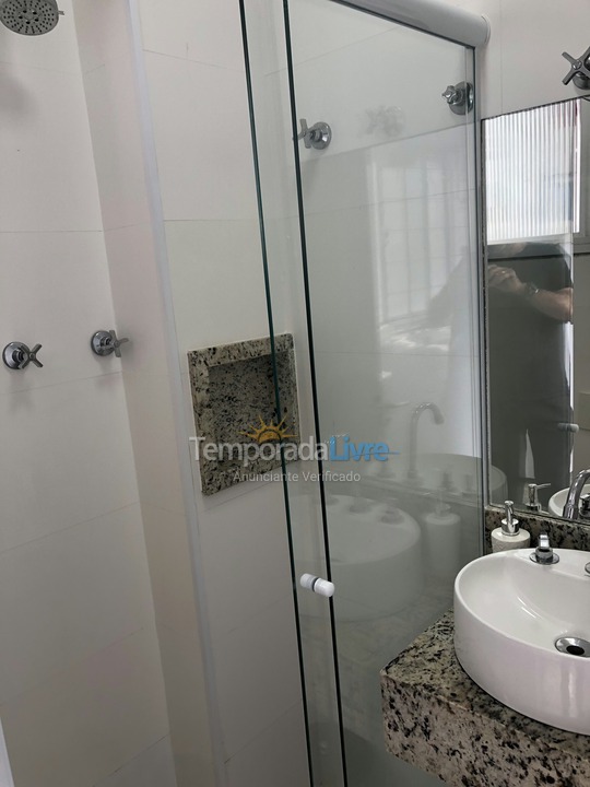 Apartamento para aluguel de temporada em Guarujá (Pitangueiras)